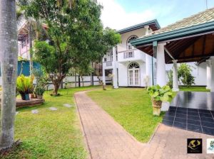 Azure Heaven Villa – Your Coastal Escape in Wennapuwa