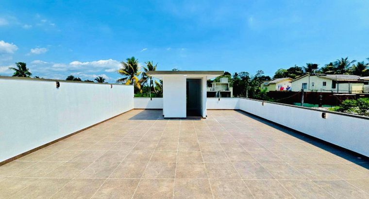 Luxury 3-Story Modern House for...